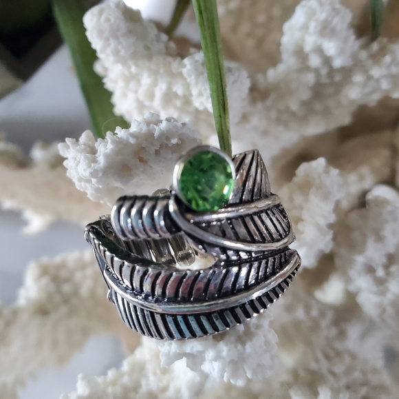 Silver Tone Stretch Ring with Green Stone 💥3 for $24💥 - Picture 10 of 15
